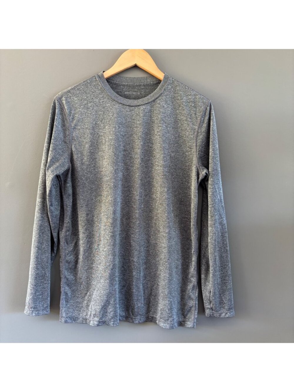Layer 8 Mens Medium Gray Heathered Long Sleeve Crewneck Performance Shirt